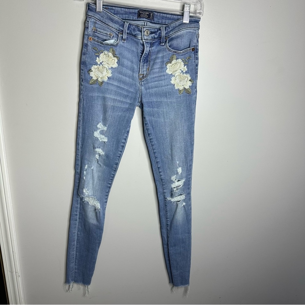 Women’s Abercrombie & Fitch Size 25/0 Long Embroidered Distressed Skinny Jeans